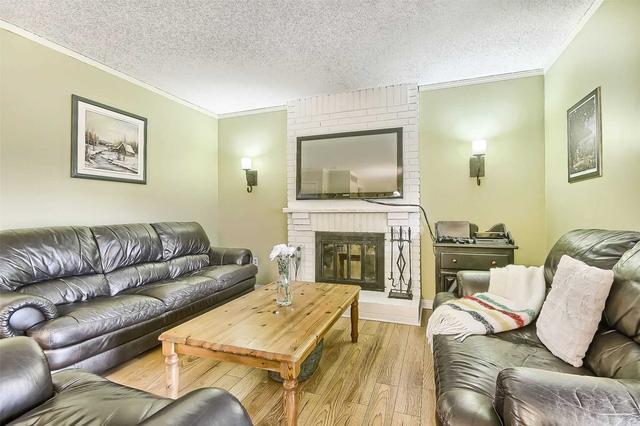 47 Lacewood Cres, House semidetached with 4 bedrooms, 3 bathrooms and 5 parking in Brampton ON | Image 2