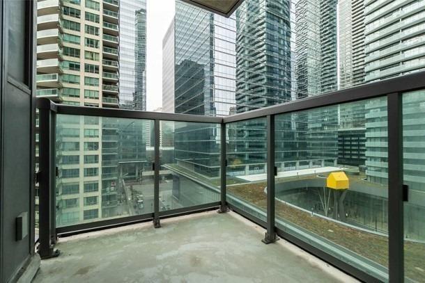 1506 - 19 Grand Trunk Cres, Condo with 2 bedrooms, 2 bathrooms and 1 parking in Toronto ON | Image 9