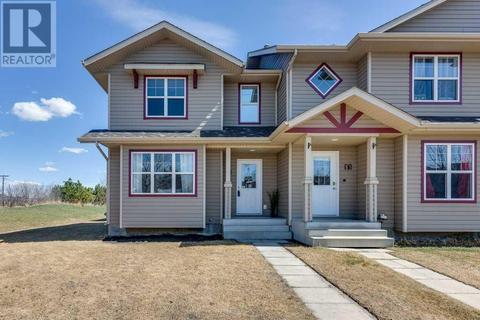 85 Lawford Avenue, House attached with 4 bedrooms, 2 bathrooms and 2 parking in Red Deer AB | Card Image