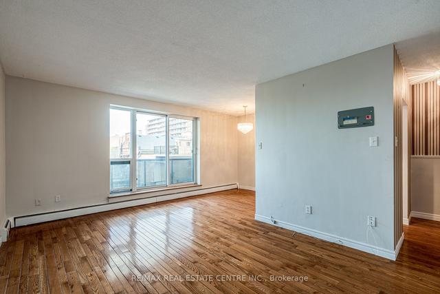 201 - 81 Charlton Ave E, Condo with 2 bedrooms, 1 bathrooms and 1 parking in Hamilton ON | Image 3
