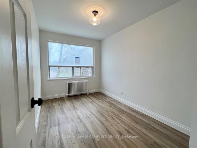304 - 37 Mericourt Rd, Condo with 2 bedrooms, 1 bathrooms and 1 parking in Hamilton ON | Image 3