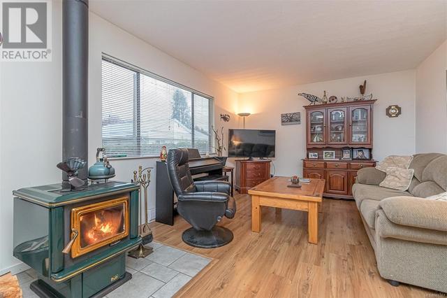 5580 Island Hwy W, House detached with 2 bedrooms, 1 bathrooms and 4 parking in Nanaimo H BC | Image 6