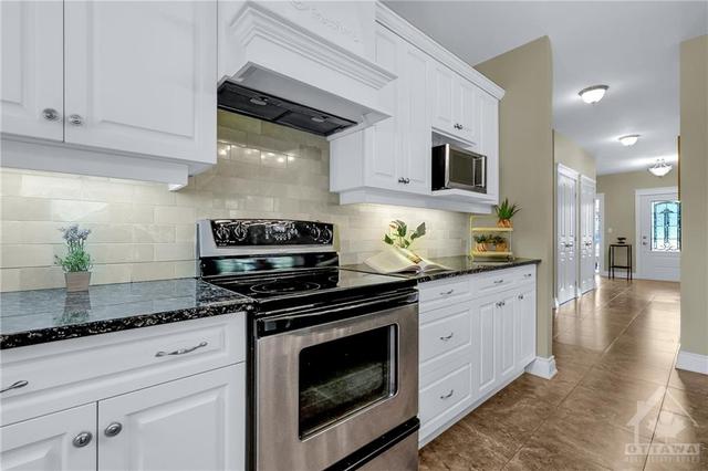 4000 Diamondview Road, House detached with 4 bedrooms, 3 bathrooms and 10 parking in Ottawa ON | Image 12