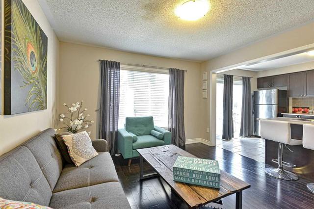 902 Raftis Crct, House attached with 3 bedrooms, 2 bathrooms and 1 parking in Milton ON | Image 4