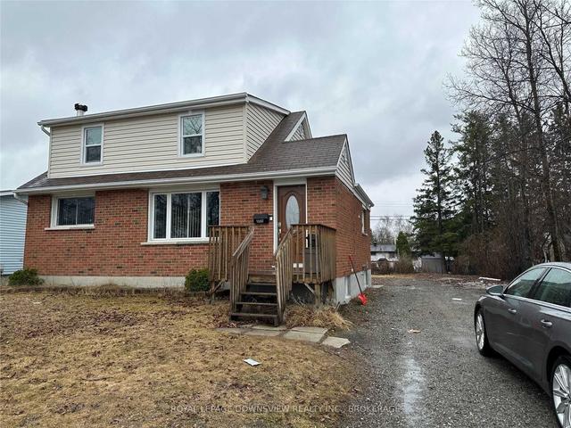 1807 Lamothe St, House detached with 4 bedrooms, 2 bathrooms and 4 parking in Greater Sudbury ON | Image 3