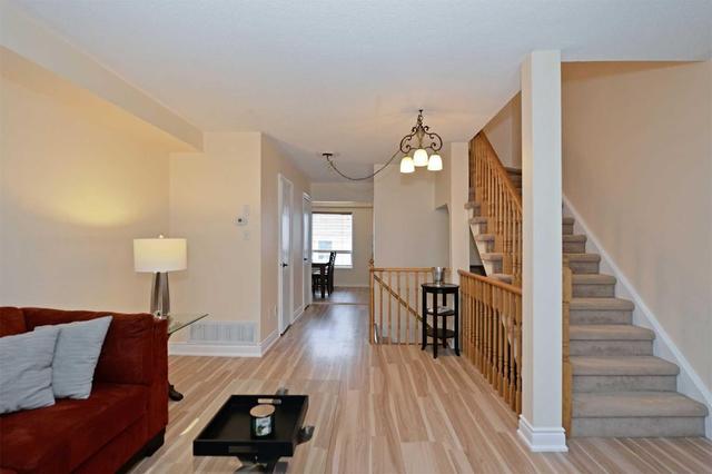 47 Mcgonigal Lane, Townhouse with 3 bedrooms, 2 bathrooms and 1 parking in Ajax ON | Image 5