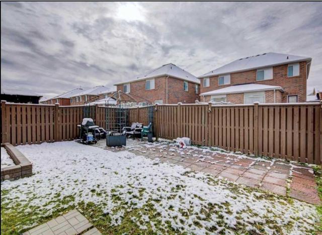32 Benmore Cres, House detached with 4 bedrooms, 4 bathrooms and 4 parking in Brampton ON | Image 18