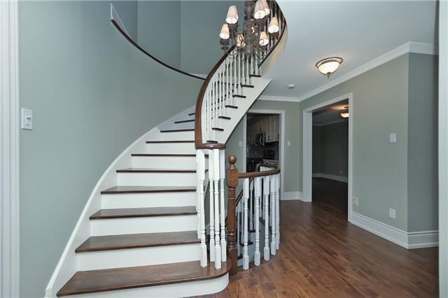 1376 Bishopstoke Way, House detached with 4 bedrooms, 4 bathrooms and 2 parking in Oakville ON | Image 3
