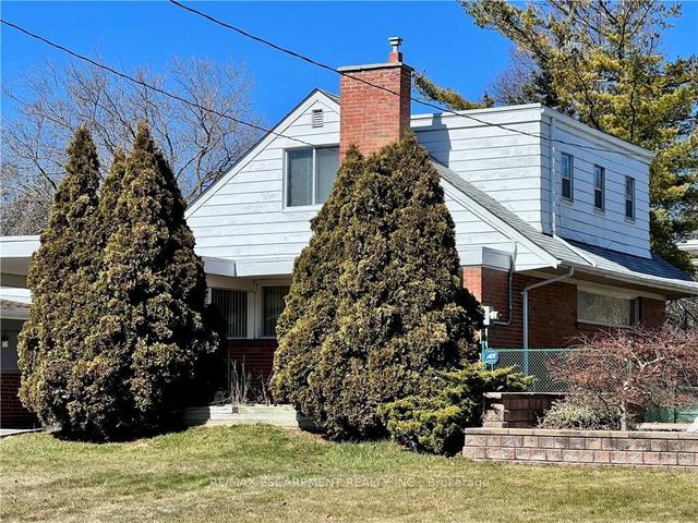 38 Deerfield Rd, House detached with 2 bedrooms, 2 bathrooms and 5 parking in Toronto ON | Image 8
