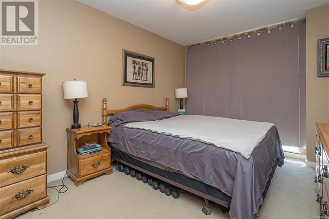 402 - 2940 Harriet Rd, Condo with 2 bedrooms, 2 bathrooms and 1 parking in Saanich BC | Image 11