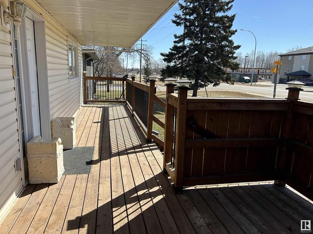 5408 48 Av, House detached with 3 bedrooms, 2 bathrooms and null parking in Redwater AB | Image 5