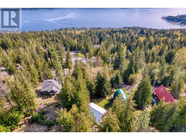 7456 Anglemont Way, House detached with 2 bedrooms, 2 bathrooms and 6 parking in Columbia Shuswap F BC | Image 58