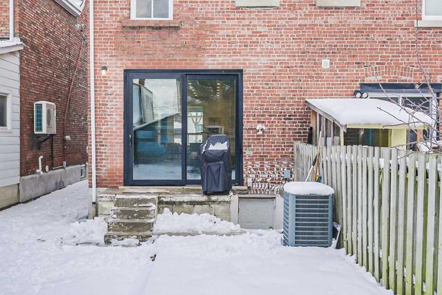 18 Royal St, House semidetached with 1 bedrooms, 3 bathrooms and 1 parking in Toronto ON | Image 24