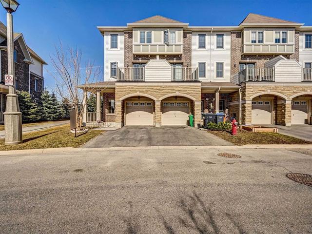 102 Cedar Lake Cres, Townhouse with 3 bedrooms, 4 bathrooms and 2 parking in Brampton ON | Image 1