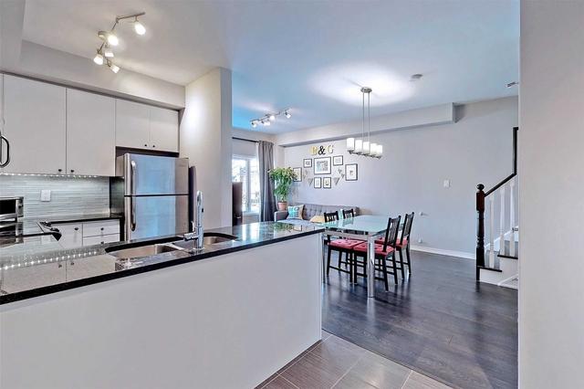 37 - 31 Coneflower Cres, Townhouse with 3 bedrooms, 3 bathrooms and 2 parking in Toronto ON | Image 3