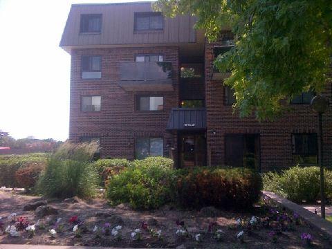 40 - 43 Taunton Rd E, Condo with 3 bedrooms, 2 bathrooms and 1 parking in Oshawa ON | Image 1