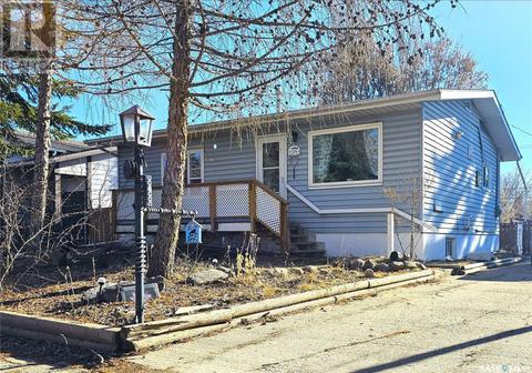 114 4th Street E, House detached with 1 bedrooms, 2 bathrooms and null parking in Meadow Lake SK | Card Image