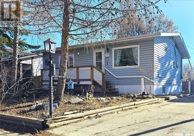 114 4th Street E, House detached with 1 bedrooms, 2 bathrooms and null parking in Meadow Lake SK | Image 1