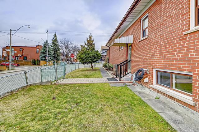 146 Earlscourt Ave, House detached with 2 bedrooms, 2 bathrooms and 2 parking in Toronto ON | Image 19
