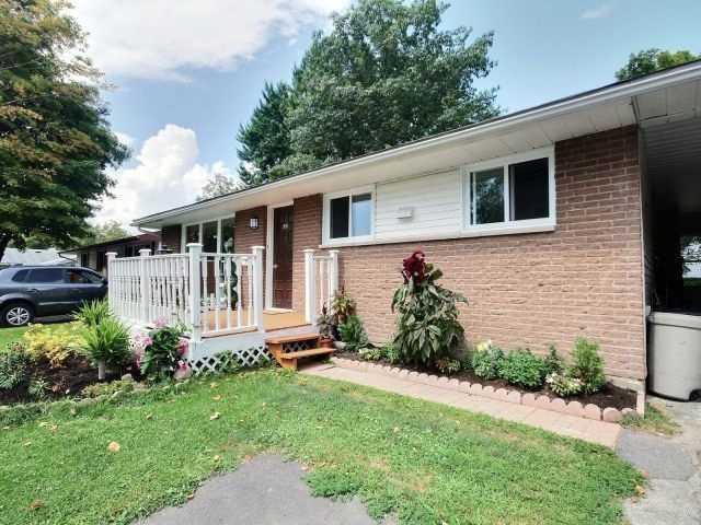 591 Eastvale Dr, House detached with 3 bedrooms, 2 bathrooms and 3 parking in Ottawa ON | Image 2