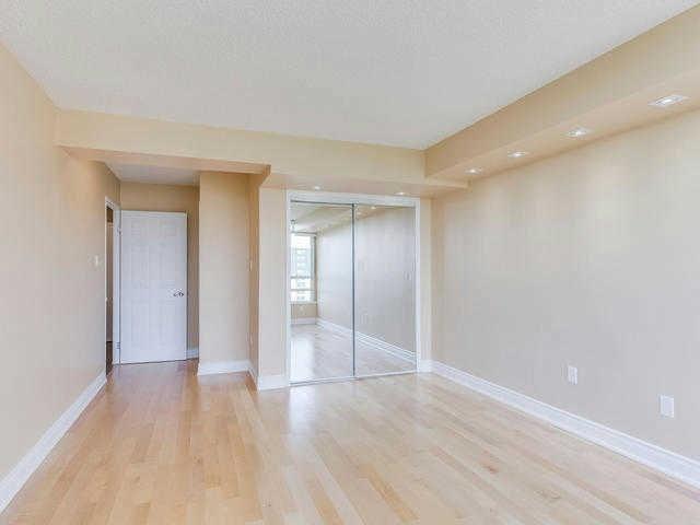 1001 - 75 King St E, Condo with 2 bedrooms, 2 bathrooms and 1 parking in Mississauga ON | Image 12
