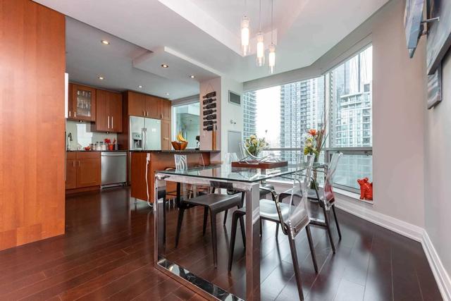 sph1-02 - 10 Queens Quay W, Condo with 2 bedrooms, 3 bathrooms and 2 parking in Toronto ON | Image 3