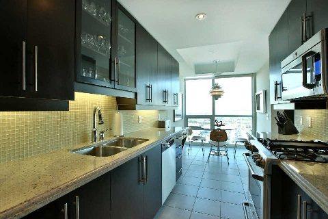 lph2 - 1055 Southdown Rd, Condo with 2 bedrooms, 2 bathrooms and 2 parking in Mississauga ON | Image 5