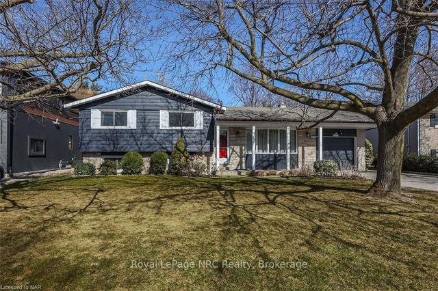 305 Centre St, House detached with 3 bedrooms, 2 bathrooms and 5 parking in Niagara on the Lake ON | Image 1