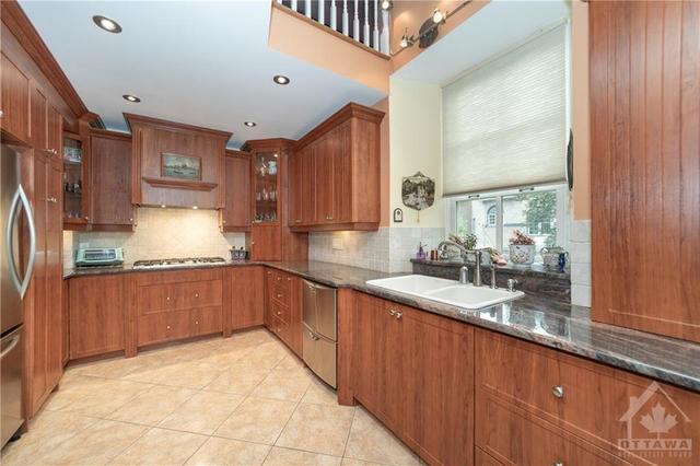 Granite counters, Lots of light and built in's | Image 12