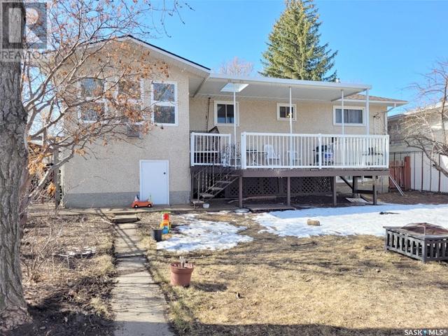 529 6th Avenue E, House detached with 3 bedrooms, 2 bathrooms and null parking in Assiniboia SK | Image 2