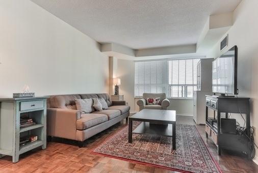 901 - 11 Townsgate Dr, Condo with 2 bedrooms, 2 bathrooms and 1 parking in Vaughan ON | Image 4