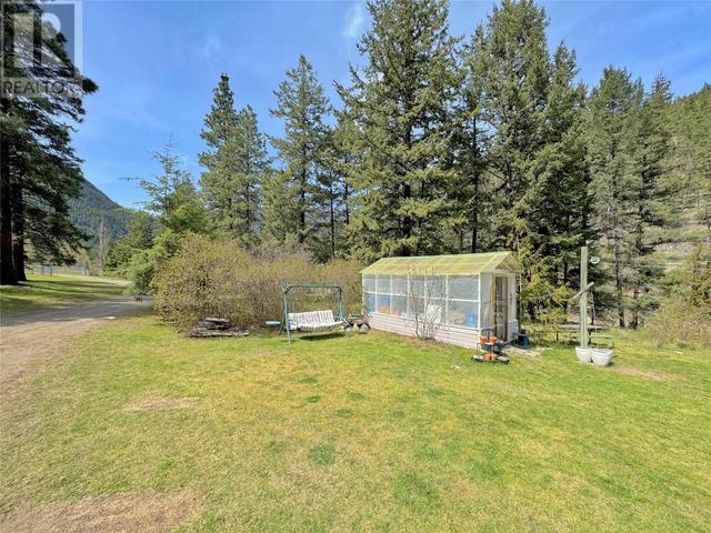 2446 Hwy 3, House other with 2 bedrooms, 2 bathrooms and null parking in Central Kootenay B BC | Image 31