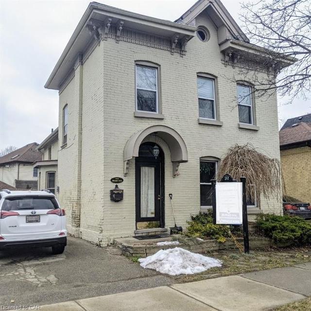 212 Brant Avenue, Home with 5 bedrooms, 0 bathrooms and null parking in Brantford ON | Image 1