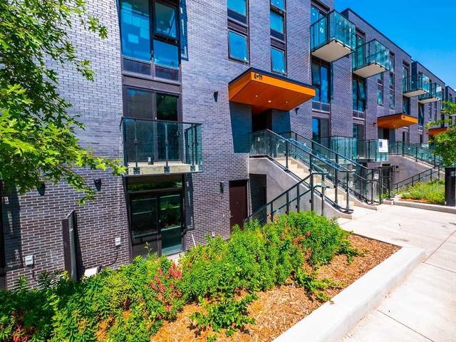 th6 - 10 Brin Dr, Townhouse with 3 bedrooms, 2 bathrooms and 1 parking in Toronto ON | Image 1