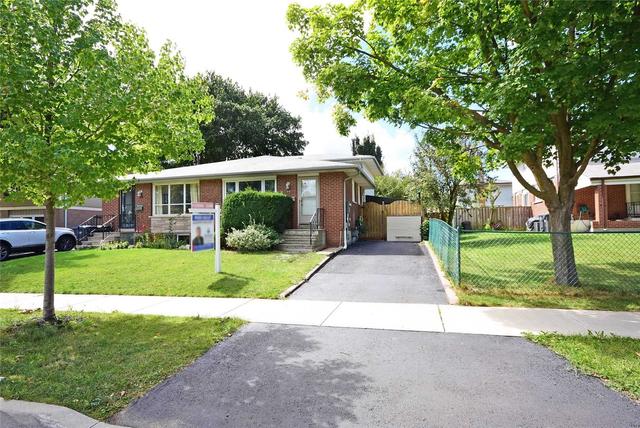 27 Madoc Dr, House semidetached with 4 bedrooms, 2 bathrooms and 3 parking in Brampton ON | Image 12