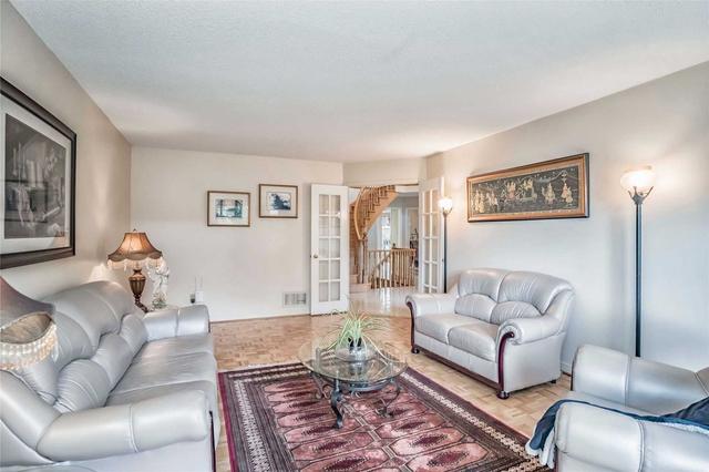 5668 Turney Dr, House detached with 4 bedrooms, 3 bathrooms and 4 parking in Mississauga ON | Image 9