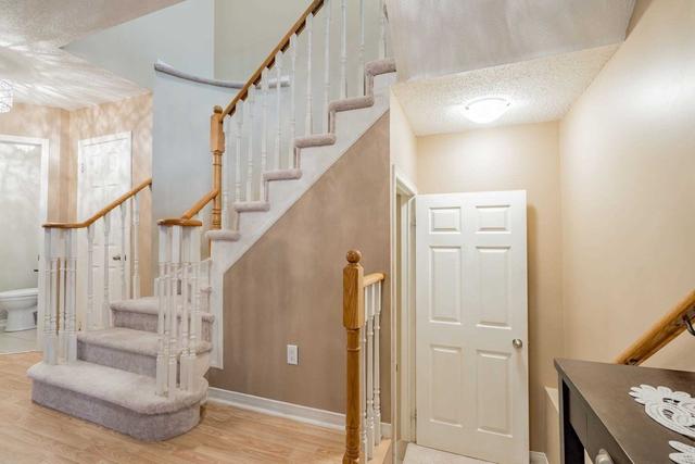 585 Skinner Ave, House semidetached with 3 bedrooms, 4 bathrooms and 2 parking in Newmarket ON | Image 5