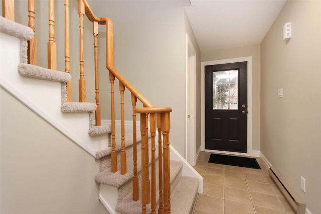 44 Glovers Rd, House attached with 3 bedrooms, 3 bathrooms and 2 parking in Oshawa ON | Image 2