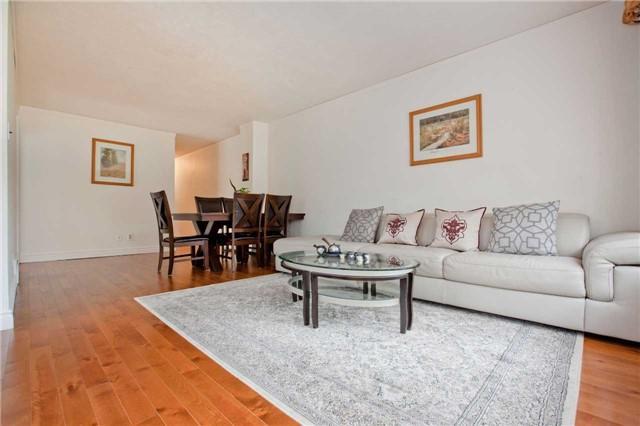 18 Freeborn Cres, House semidetached with 3 bedrooms, 2 bathrooms and 6 parking in Toronto ON | Image 5