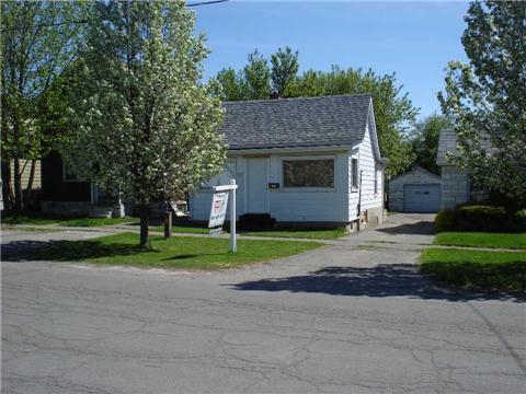 67 Grenfell St, House detached with 2 bedrooms, 1 bathrooms and 5 parking in Oshawa ON | Image 2