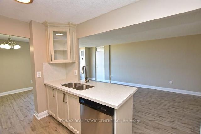 803 - 3170 Kirwin Ave, Condo with 3 bedrooms, 2 bathrooms and 1 parking in Mississauga ON | Image 10