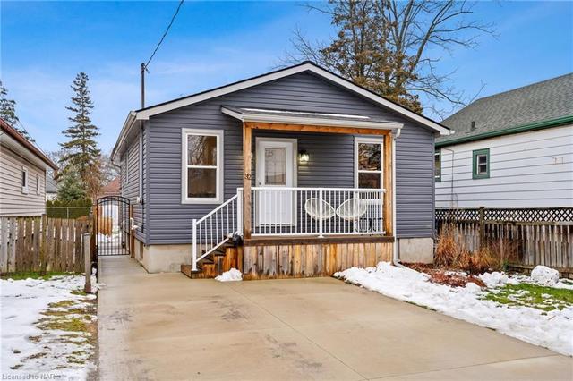 32 Lloyd Street, House detached with 2 bedrooms, 1 bathrooms and 3 parking in St. Catharines ON | Image 23