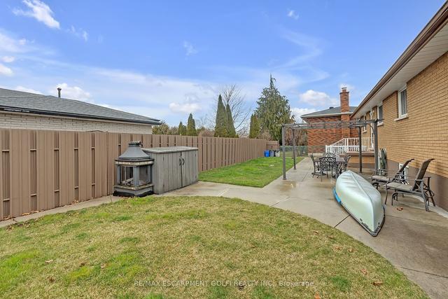 18 Rose Cres, House detached with 3 bedrooms, 2 bathrooms and 5 parking in Hamilton ON | Image 29