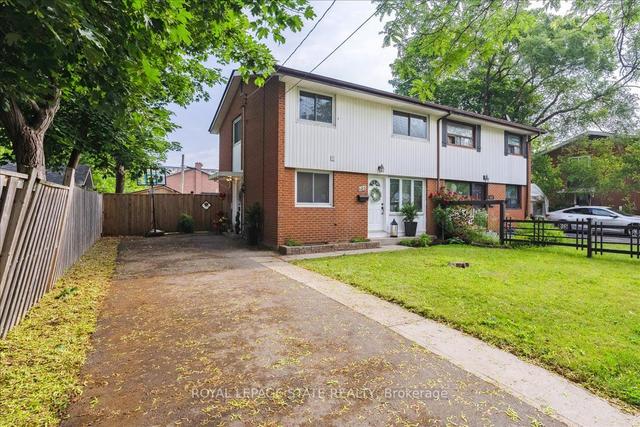 685 Britannia Ave, House semidetached with 3 bedrooms, 3 bathrooms and 3 parking in Hamilton ON | Image 1