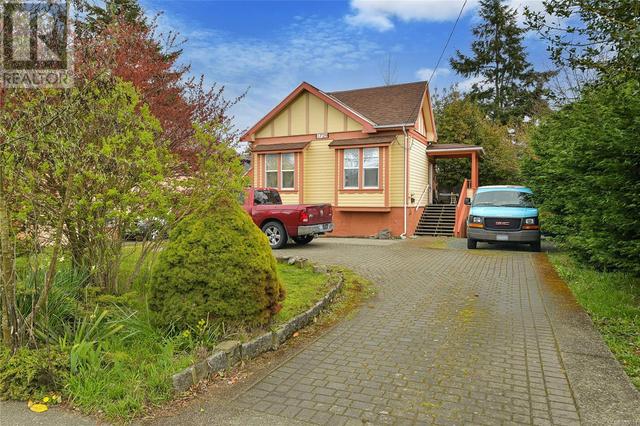 1729 Foul Bay Rd, House detached with 3 bedrooms, 2 bathrooms and 2 parking in Oak Bay BC | Image 1