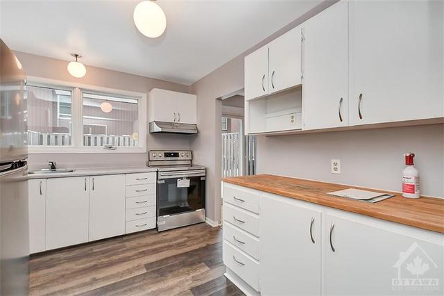 737 Springland Drive, Townhouse with 3 bedrooms, 2 bathrooms and 1 parking in Ottawa ON | Image 14