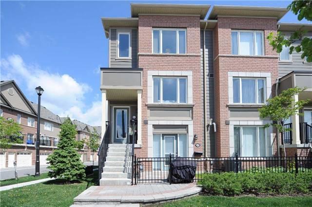 145 Lewis Honey Dr, Townhouse with 2 bedrooms, 3 bathrooms and 1 parking in Aurora ON | Image 1