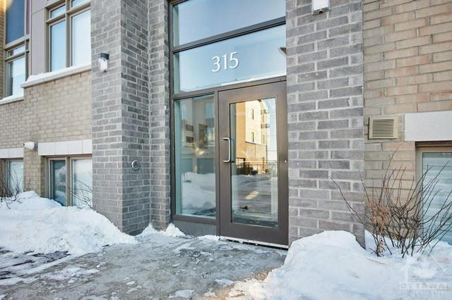 002 - 315 Terravita Private, Condo with 2 bedrooms, 1 bathrooms and 1 parking in Ottawa ON | Image 3