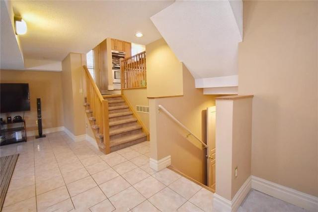 104 Hepburn Cres, House detached with 2 bedrooms, 2 bathrooms and 6 parking in Hamilton ON | Image 7