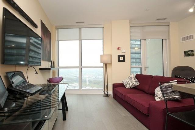 2608 - 59 Annie Craig Dr, Condo with 1 bedrooms, 1 bathrooms and 1 parking in Toronto ON | Image 2